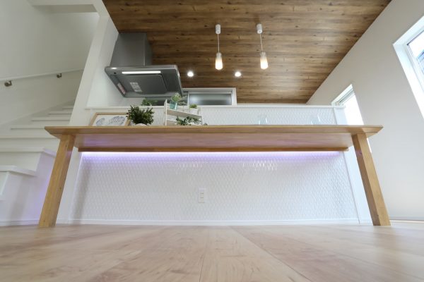 北秋田市,新築,キッチン,システムキッチン,リビング,ダイニング,カウンター,間接照明,阿仁