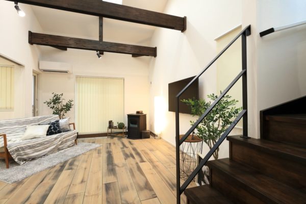 秋田市,新築,リビング,ダイニング,LDK,ペレットストーブ,リビング階段,泉中央