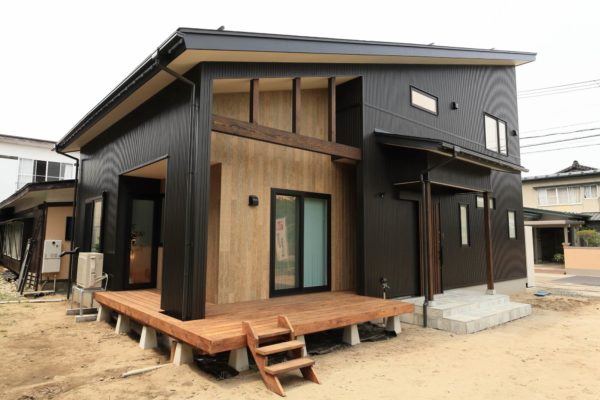 秋田市泉中央Ｓ様邸【空を見ながら～季節を感じて】＠ペレット+金属SD