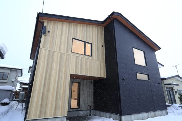 新築,秋田市,外観ポーチ,大住三丁目